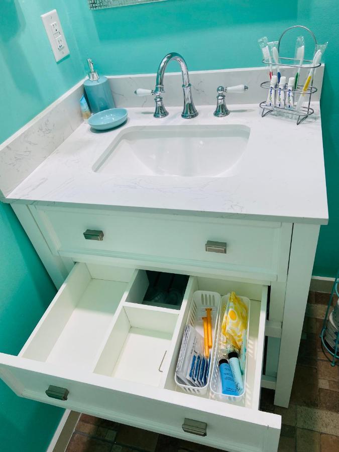 Beautiful And Comfortable Rom Apt # 2 Tampa Extérieur photo