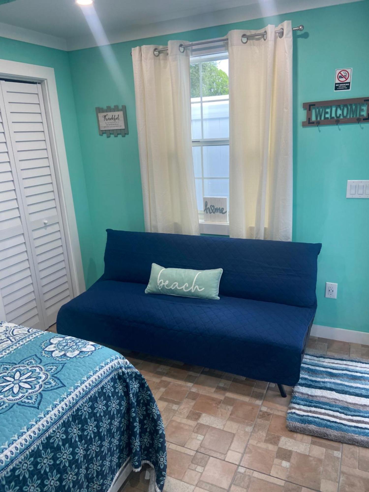 Beautiful And Comfortable Rom Apt # 2 Tampa Extérieur photo